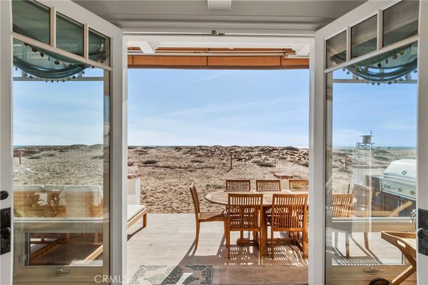 Exterior, Dining room, Other