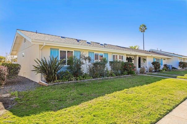 Backyard, Exterior, Facade, Ranch