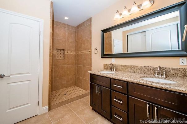 Bathroom, Dual Sink Vanities, Interior, Recessed Lighting