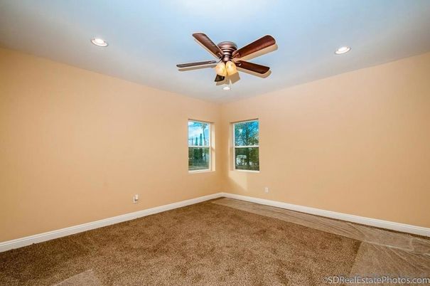Empty room, Interior, Recessed Lighting