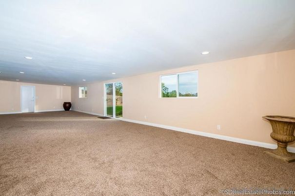 Empty room, Interior, Recessed Lighting