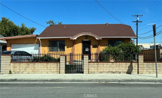 Attached, Exterior, Facade, French Provincial