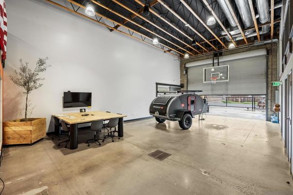 Garage, Interior