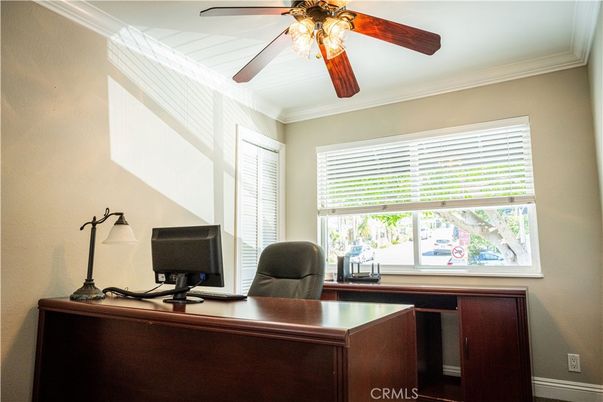Home Office, Interior
