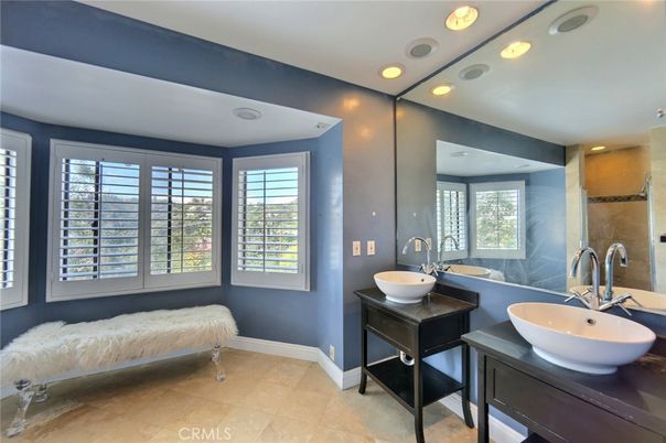 Bathroom, Dual Sink Vanities, Interior, Recessed Lighting