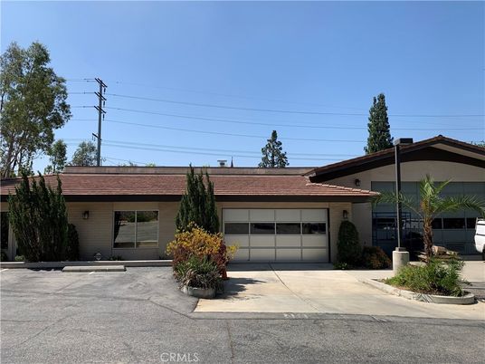 Attached, Exterior, Facade, Modern