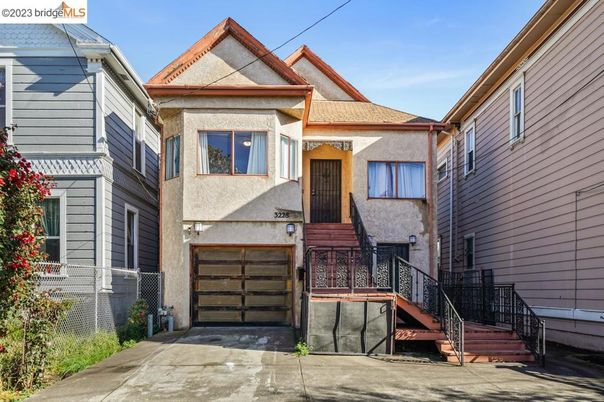 Attached, Exterior, Facade, Rowhouse