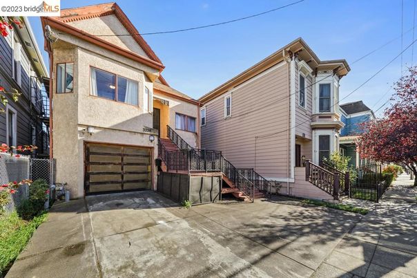 Attached, Exterior, Facade, Rowhouse