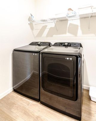 Interior, Washer, Wood Texture Flooring