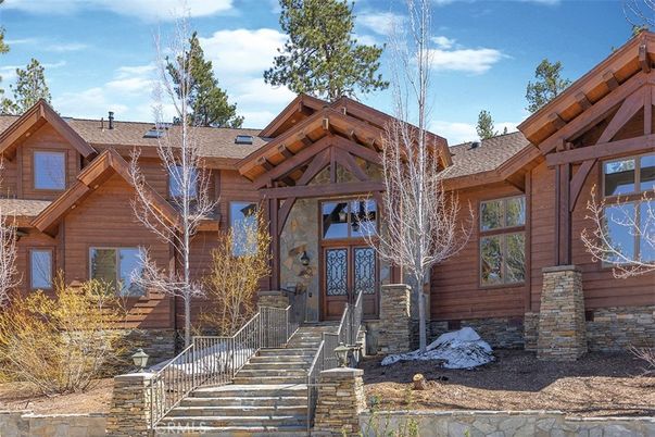 Exterior, Facade, Log Home