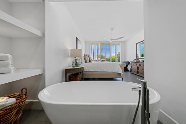 Bathroom, Bedroom, Free Standing Baths, Interior