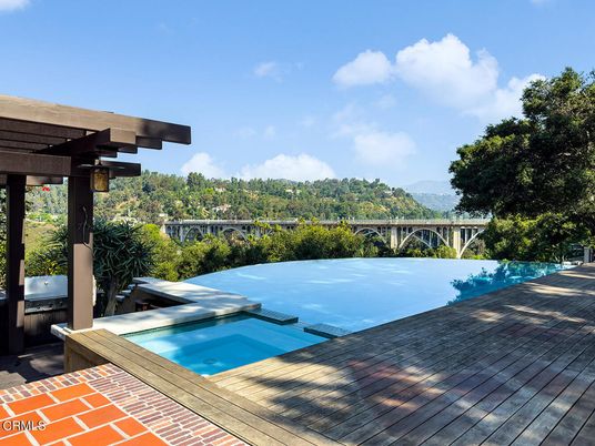 Exterior, Hot Tub, Pool