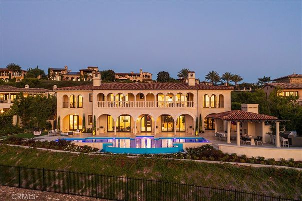 Exterior, Facade, Pool, Mediterranean