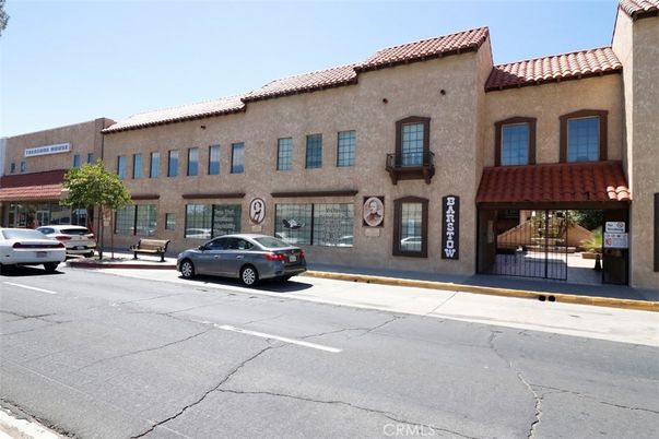 Exterior, Facade, Mediterranean