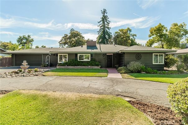 Backyard, Exterior, Facade, Ranch