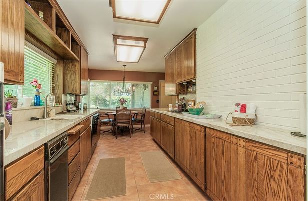 Chandelier, Dining room, Interior, Kitchen