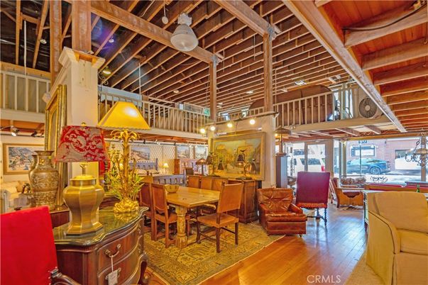 Dining room, Interior, Living room, Pendant Lights, Wooden Beams, Wooden Ceilings, Wood Texture Flooring