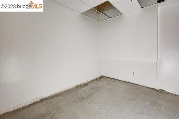Empty room, Interior