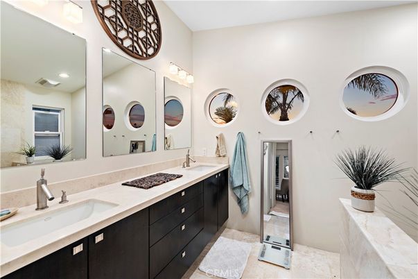 Bathroom, Dual Sink Vanities, Interior, Recessed Lighting