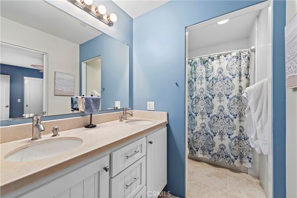 Bathroom, Dual Sink Vanities, Interior, Recessed Lighting