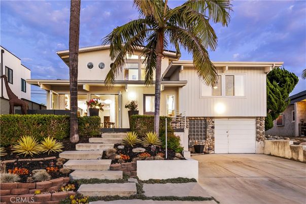 Attached, Exterior, Facade, Spanish Mediterranean