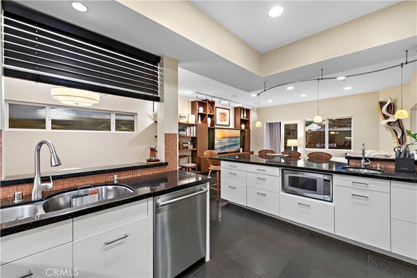Dining room, Interior, Kitchen, Pendant Lights, Recessed Lighting, Stainless Steel Appliances