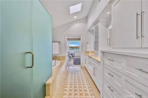 Bathroom, Dual Sink Vanities, Interior, Recessed Lighting, Water