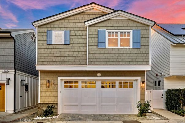 Attached, Exterior, Facade, Rowhouse