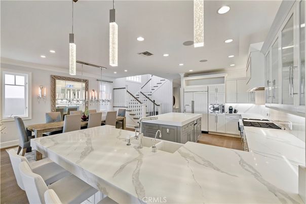 Dining room, Interior, Kitchen, Pendant Lights, Recessed Lighting, Wood Texture Flooring