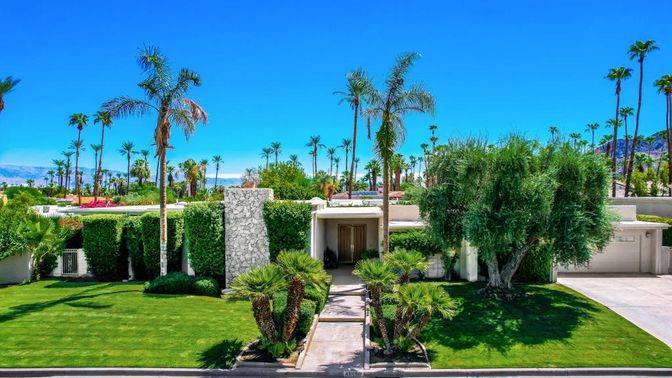 Attached, Backyard, Exterior, Facade, Modern