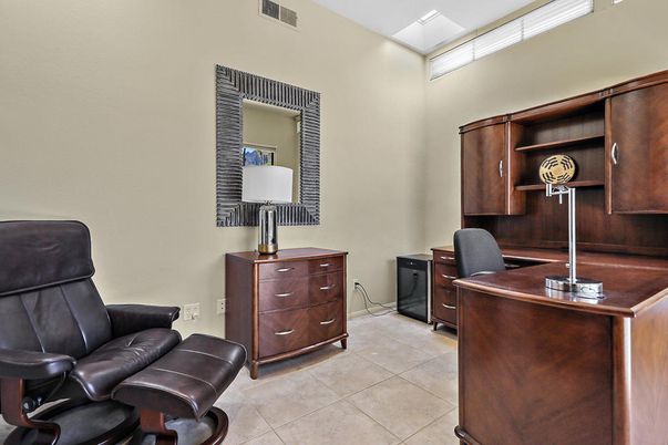 Home Office, Interior