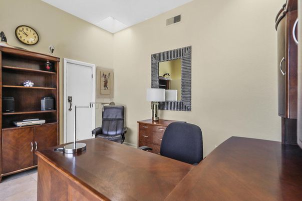 Home Office, Interior