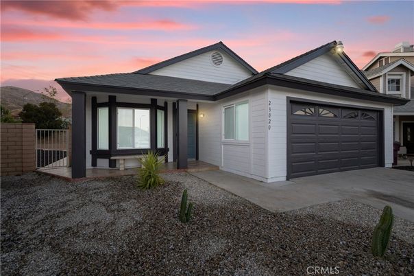 Attached, Exterior, Facade, American Craftsman