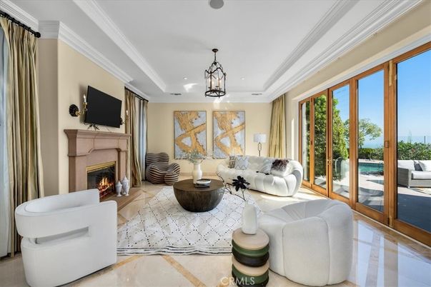 Fireplace, Interior, Living room, Pendant Lights, Recessed Lighting, Water