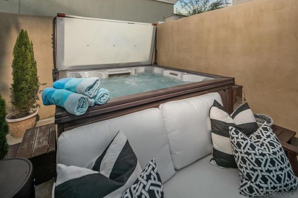 Exterior, Hot Tub