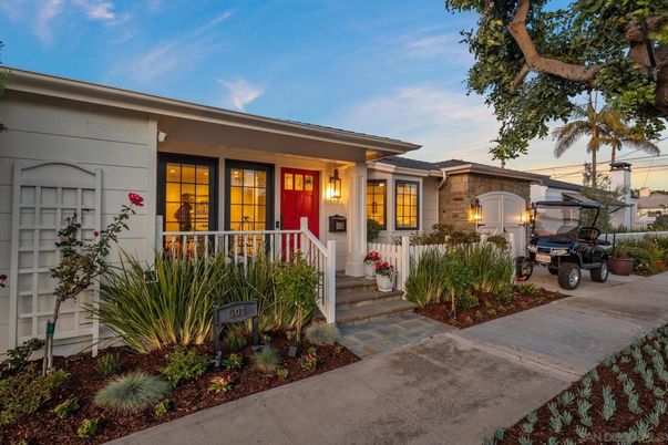 Exterior, Facade, Ranch