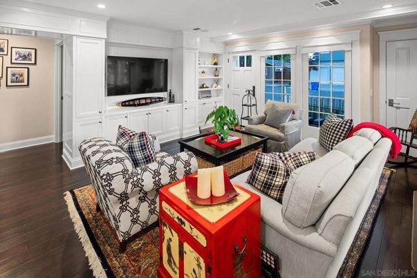 Interior, Living room, Recessed Lighting, Water, Wood Texture Flooring