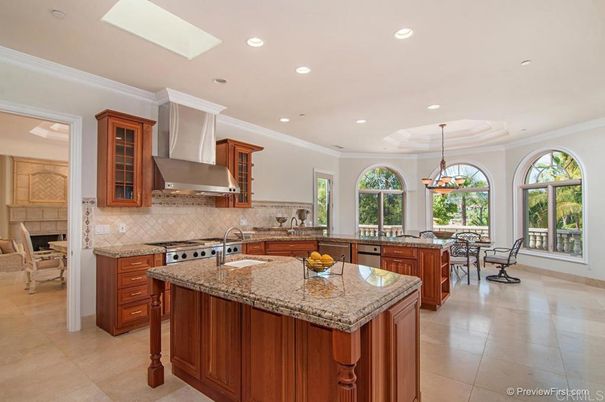 Chandelier, Dining room, Interior, Kitchen, Pendant Lights, Recessed Lighting, Stainless Steel Appliances