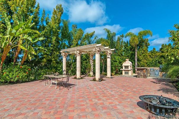 Exterior, Fireplace