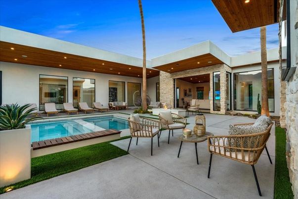 Exterior, Pool