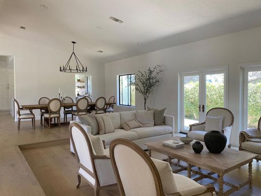 Chandelier, Dining room, Interior, Living room, Pendant Lights, Wood Texture Flooring