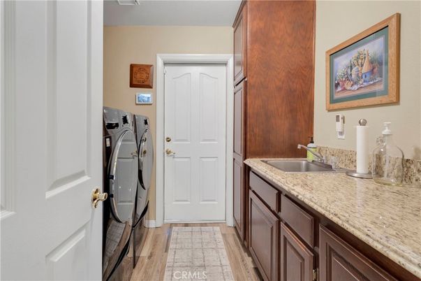Interior, Washer, Wood Texture Flooring