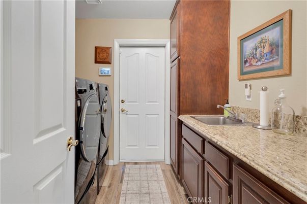 Interior, Washer, Wood Texture Flooring