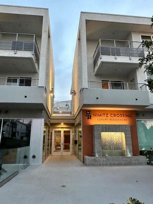 Exterior, Facade, Modern