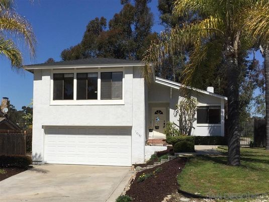 Attached, Exterior, Facade, Split Level