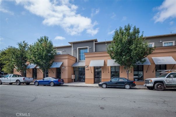 Exterior, Facade, Modern