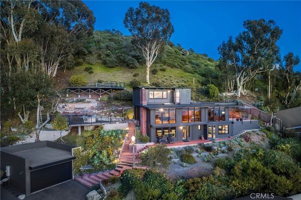 Backyard, Exterior, Facade, Modern
