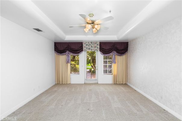 Empty room, Interior