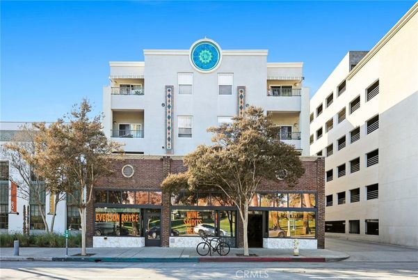 Exterior, Facade, Condo Building