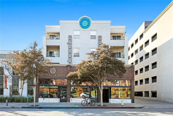 Exterior, Facade, Condo Building